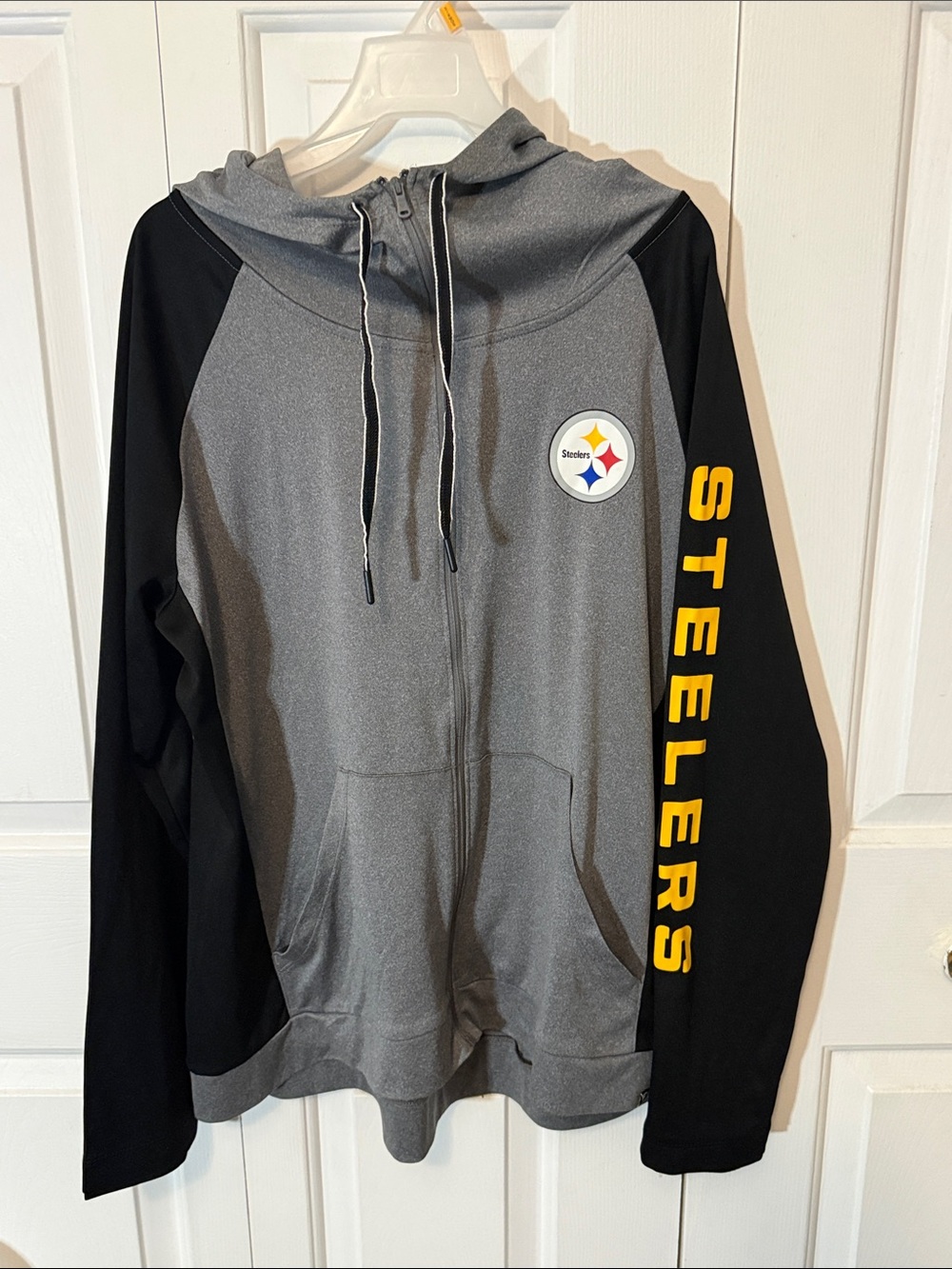 Fanatics Gray and Black Full-Zip Hoodie with Yellow Steelers Sleeve Text b718